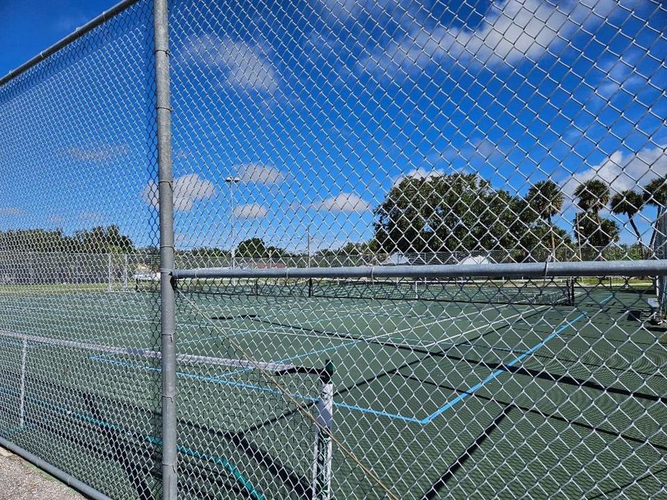 待售: $299,000 (3 贝兹, 2 浴室, 1212 平方英尺)