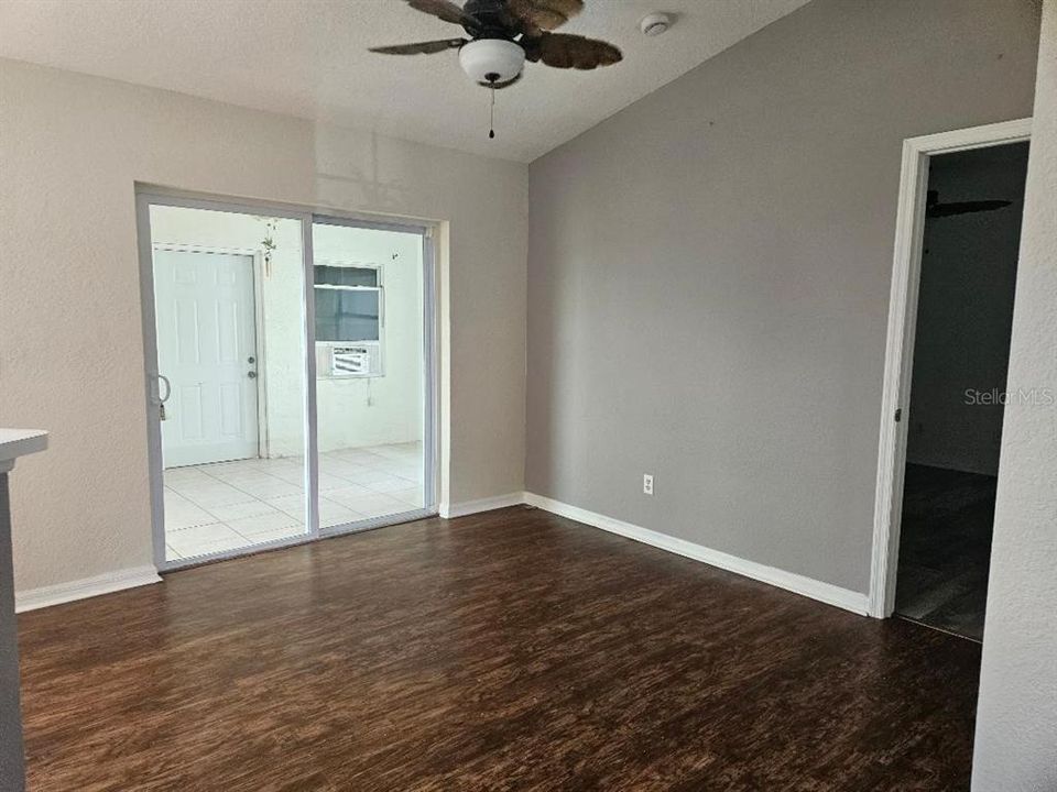 待售: $299,000 (3 贝兹, 2 浴室, 1212 平方英尺)