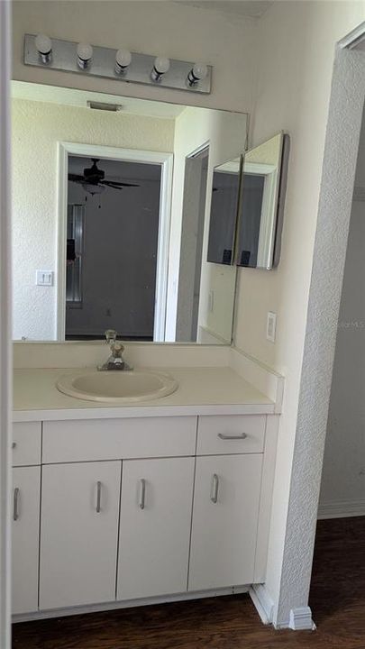 待售: $299,000 (3 贝兹, 2 浴室, 1212 平方英尺)