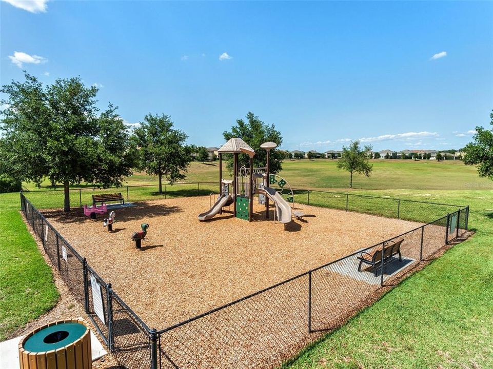 合同活跃: $579,000 (4 贝兹, 2 浴室, 2019 平方英尺)