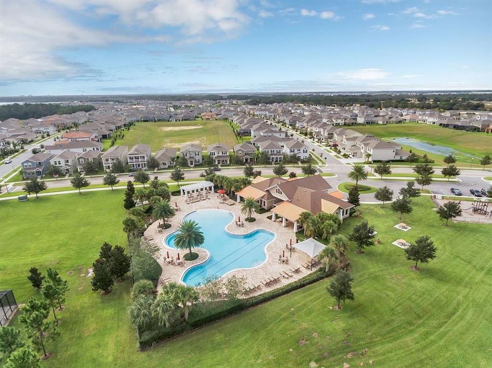 合同活跃: $579,000 (4 贝兹, 2 浴室, 2019 平方英尺)