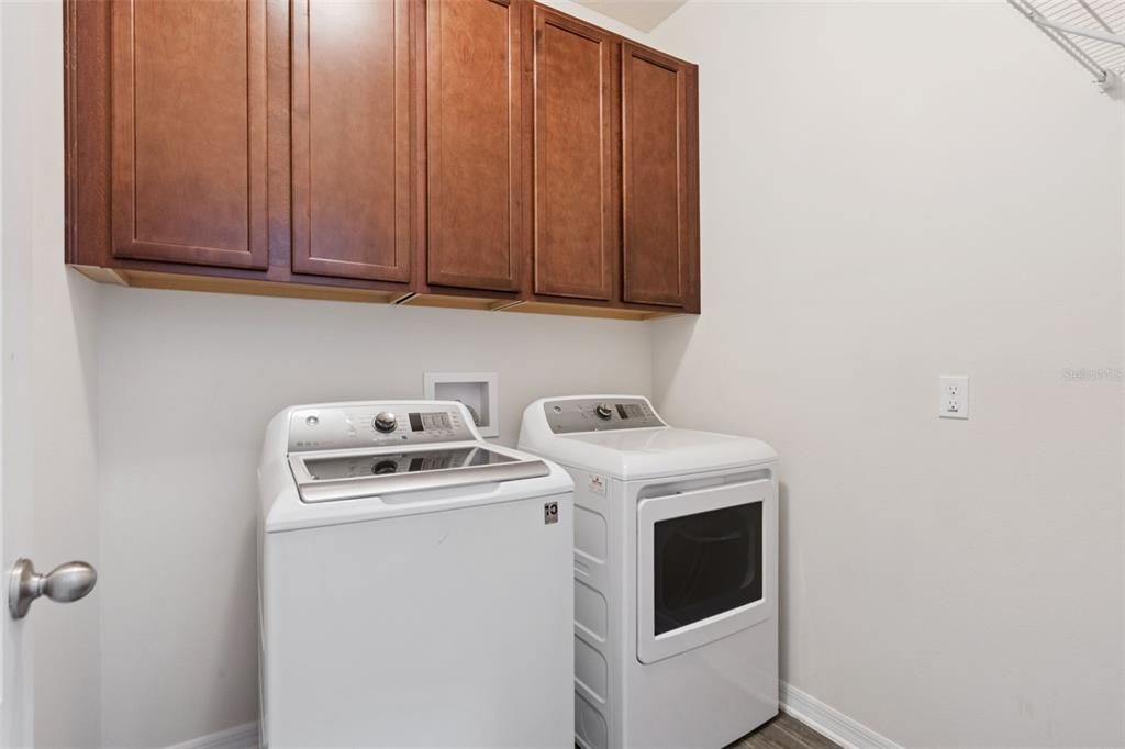 合同活跃: $579,000 (4 贝兹, 2 浴室, 2019 平方英尺)