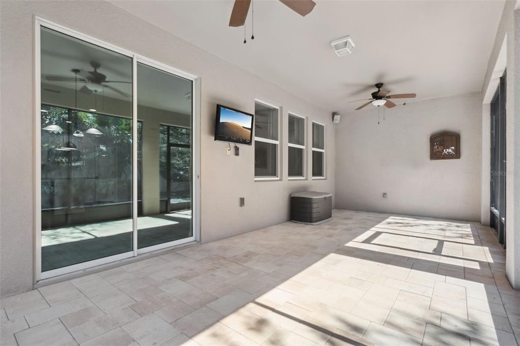 合同活跃: $579,000 (4 贝兹, 2 浴室, 2019 平方英尺)