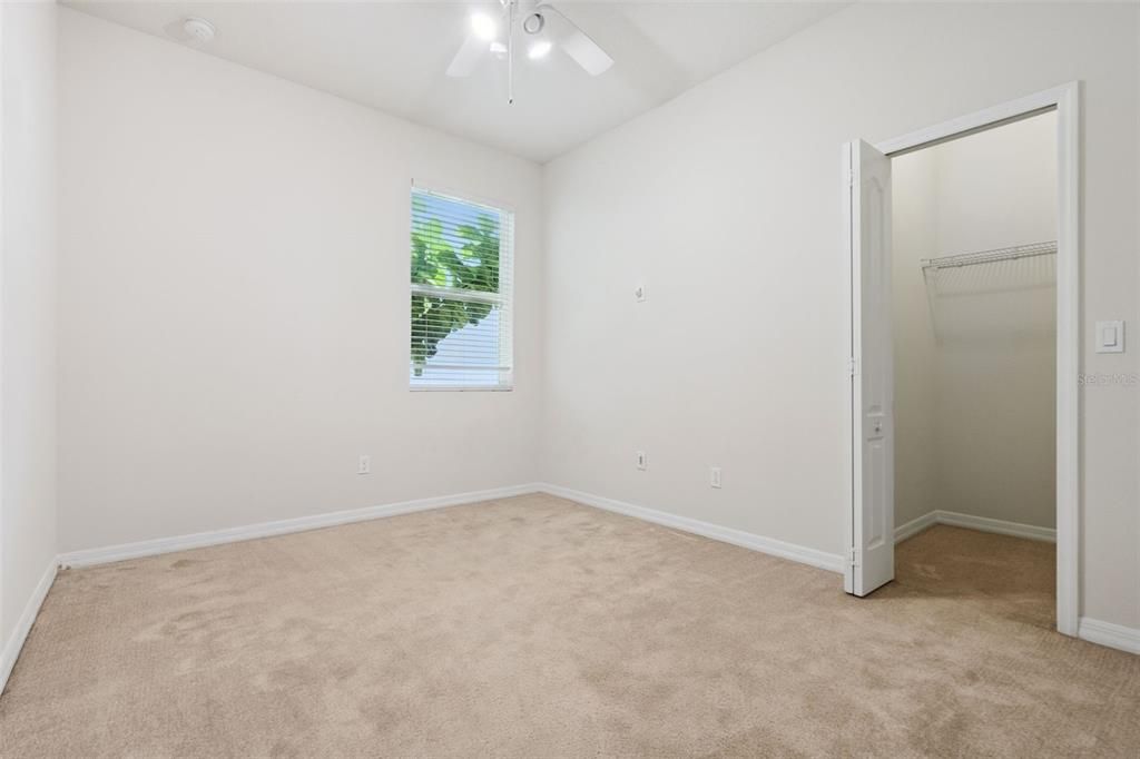 合同活跃: $579,000 (4 贝兹, 2 浴室, 2019 平方英尺)