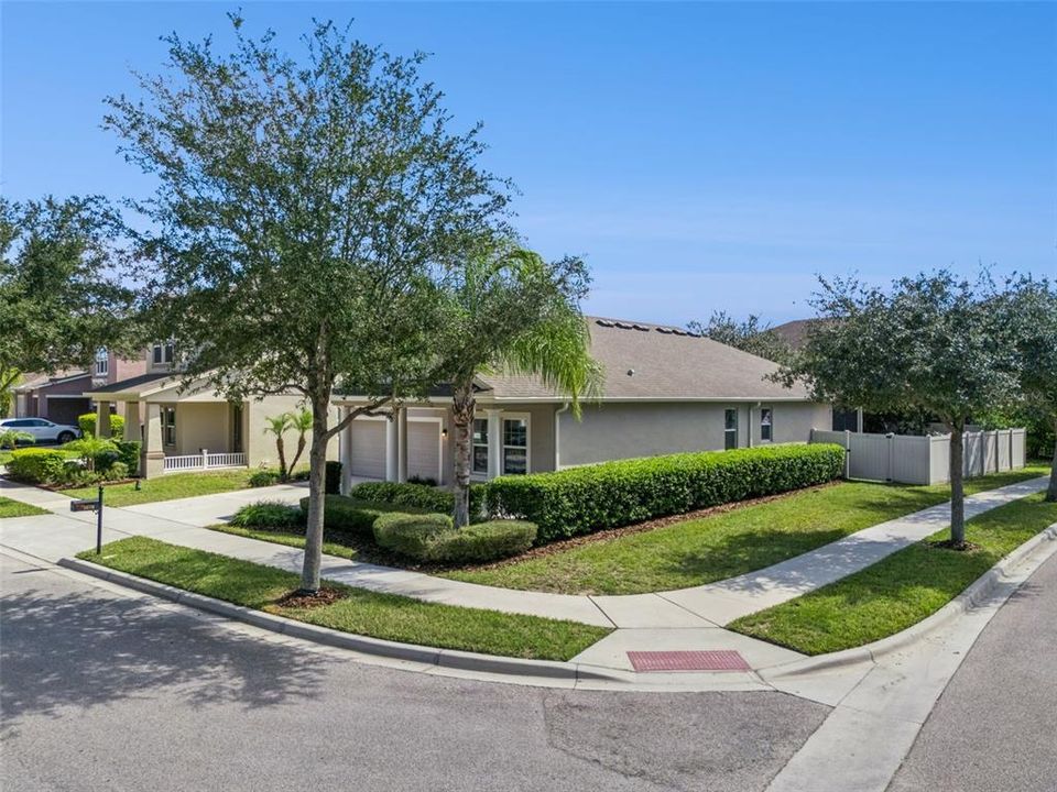 合同活跃: $579,000 (4 贝兹, 2 浴室, 2019 平方英尺)