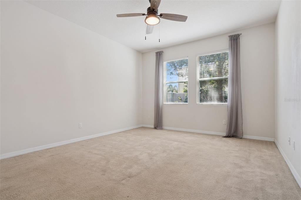 合同活跃: $579,000 (4 贝兹, 2 浴室, 2019 平方英尺)