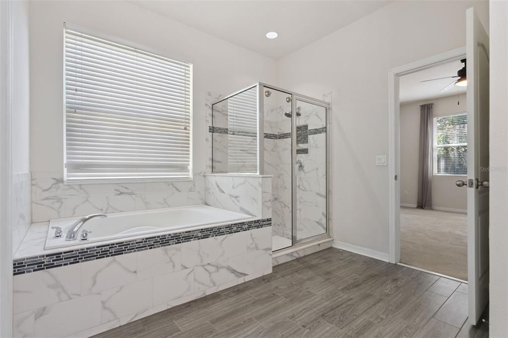 合同活跃: $579,000 (4 贝兹, 2 浴室, 2019 平方英尺)