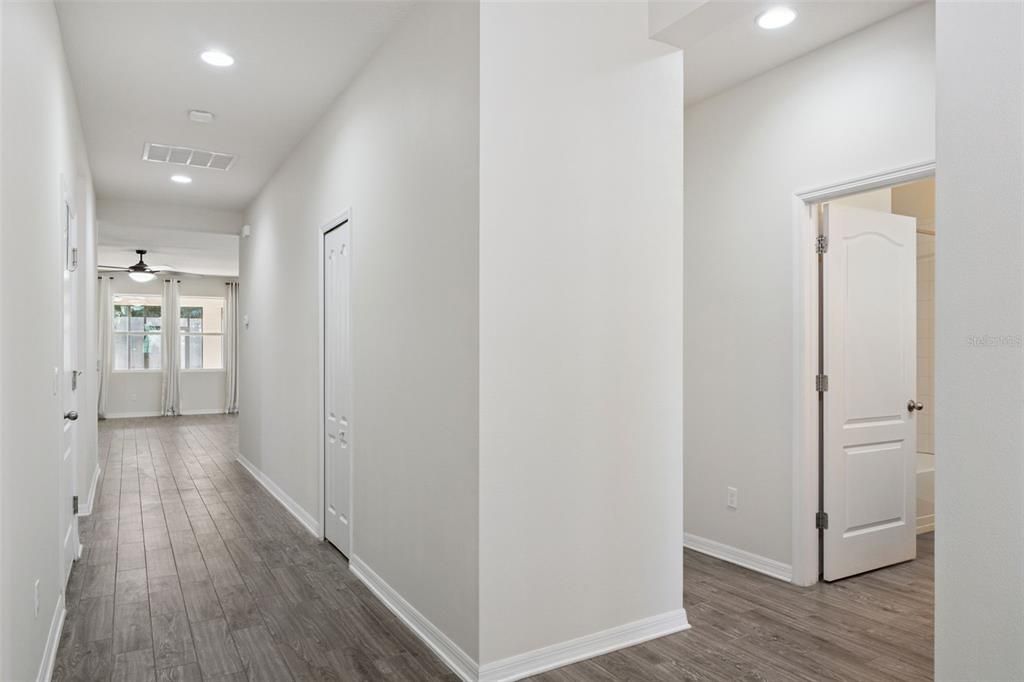 合同活跃: $579,000 (4 贝兹, 2 浴室, 2019 平方英尺)