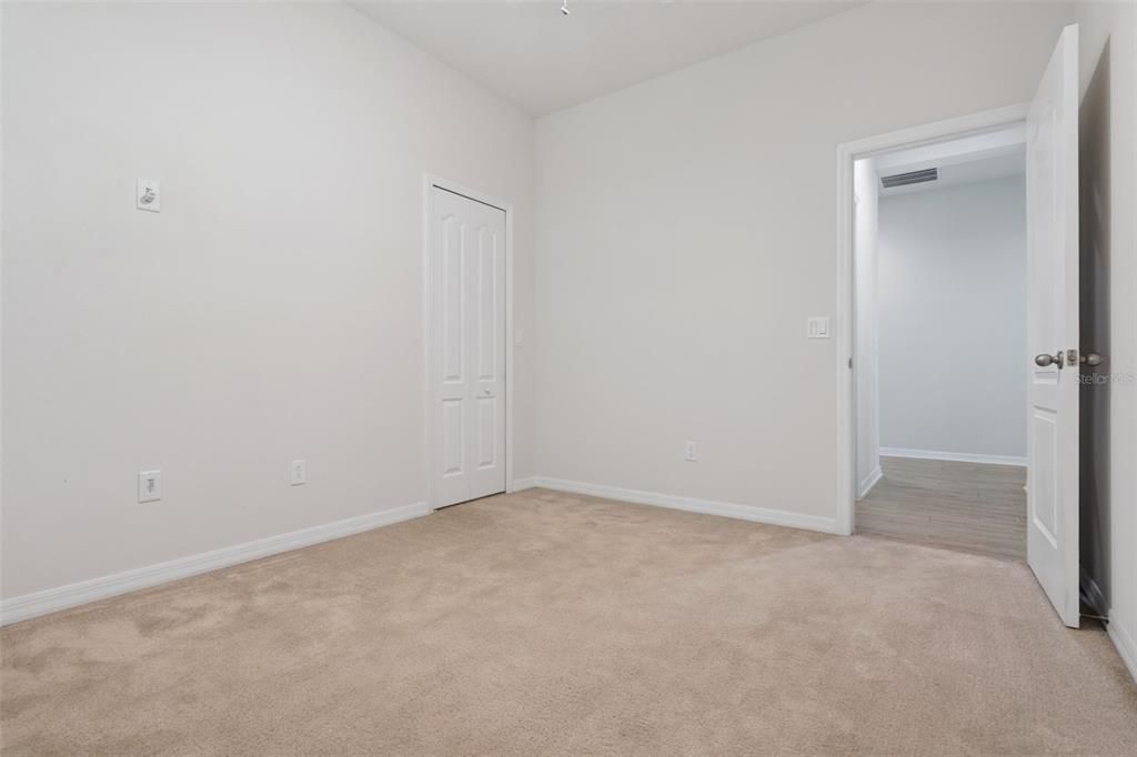 合同活跃: $579,000 (4 贝兹, 2 浴室, 2019 平方英尺)