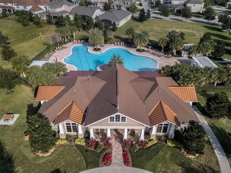 合同活跃: $579,000 (4 贝兹, 2 浴室, 2019 平方英尺)