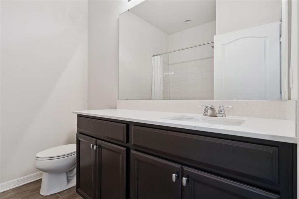 合同活跃: $579,000 (4 贝兹, 2 浴室, 2019 平方英尺)