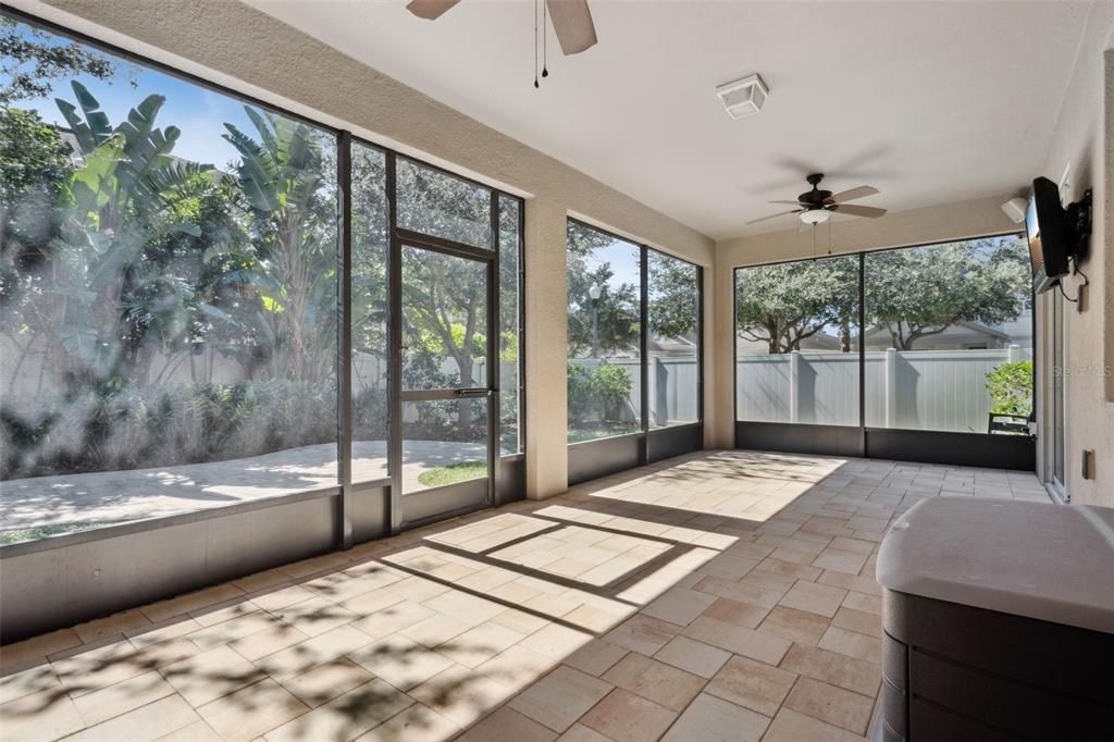 合同活跃: $579,000 (4 贝兹, 2 浴室, 2019 平方英尺)