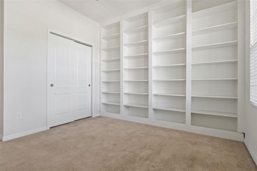 合同活跃: $579,000 (4 贝兹, 2 浴室, 2019 平方英尺)