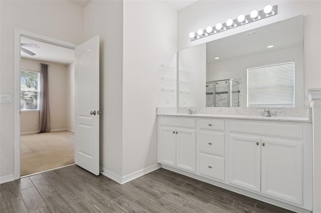 合同活跃: $579,000 (4 贝兹, 2 浴室, 2019 平方英尺)