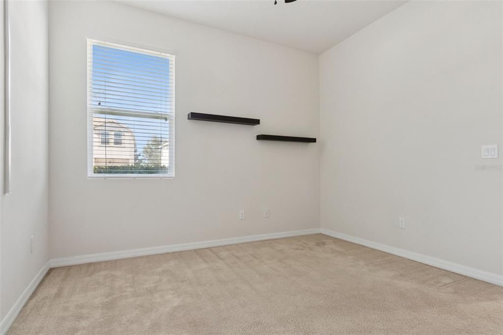 合同活跃: $579,000 (4 贝兹, 2 浴室, 2019 平方英尺)