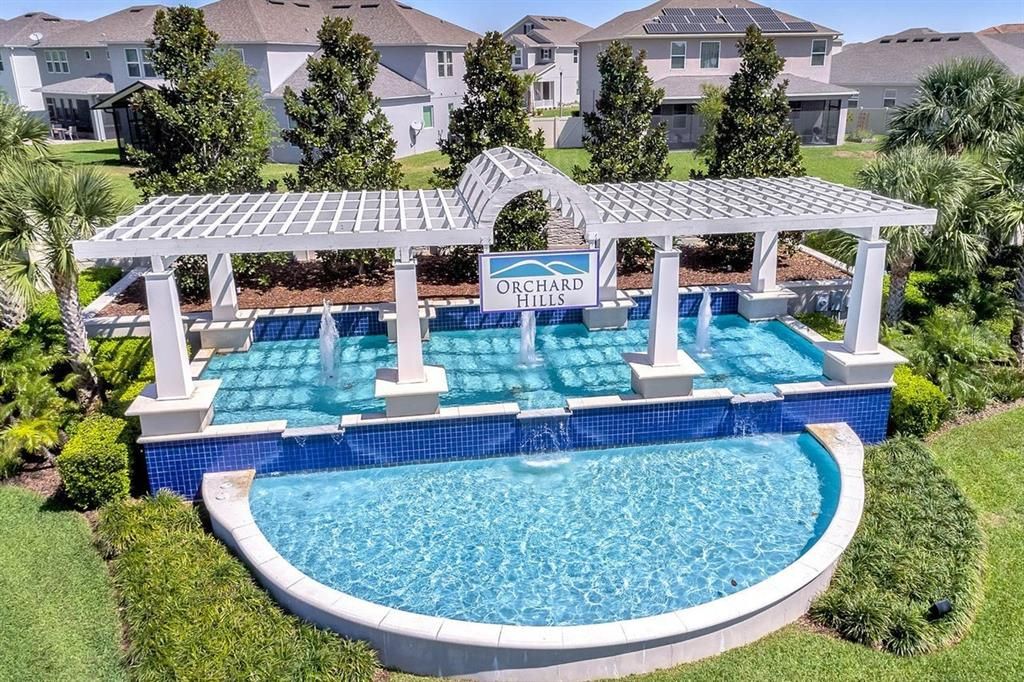 合同活跃: $579,000 (4 贝兹, 2 浴室, 2019 平方英尺)