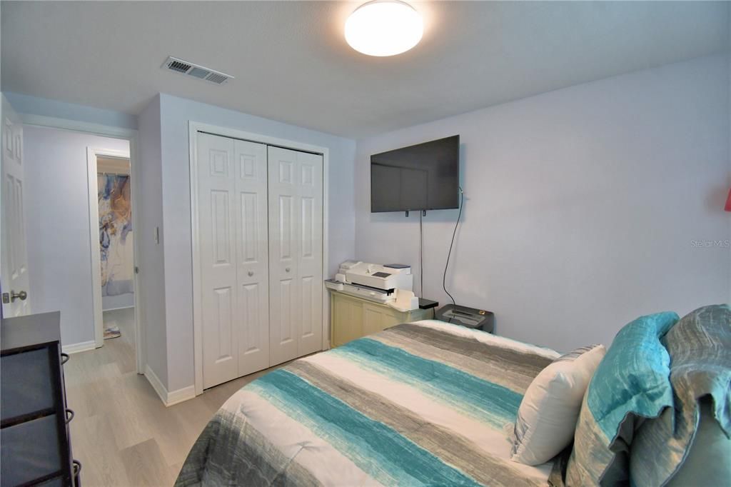 For Sale: $191,900 (2 beds, 2 baths, 1066 Square Feet)