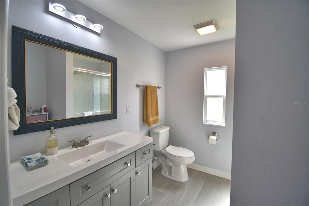 For Sale: $191,900 (2 beds, 2 baths, 1066 Square Feet)