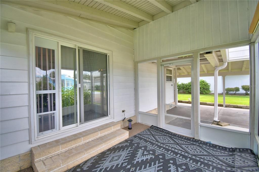 For Sale: $191,900 (2 beds, 2 baths, 1066 Square Feet)