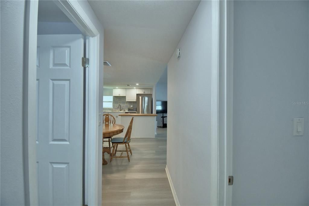 For Sale: $191,900 (2 beds, 2 baths, 1066 Square Feet)