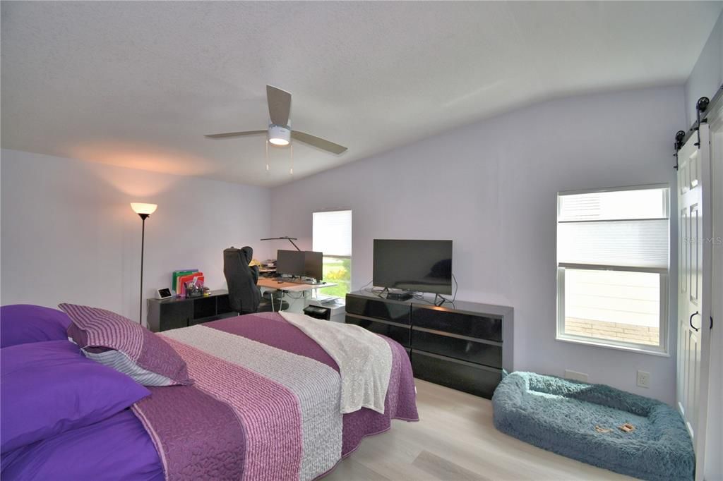 For Sale: $191,900 (2 beds, 2 baths, 1066 Square Feet)