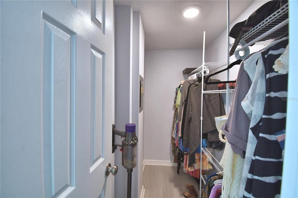 For Sale: $191,900 (2 beds, 2 baths, 1066 Square Feet)