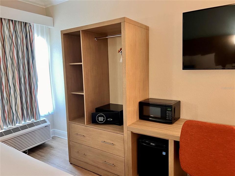 For Sale: $49,500 (1 beds, 1 baths, 304 Square Feet)