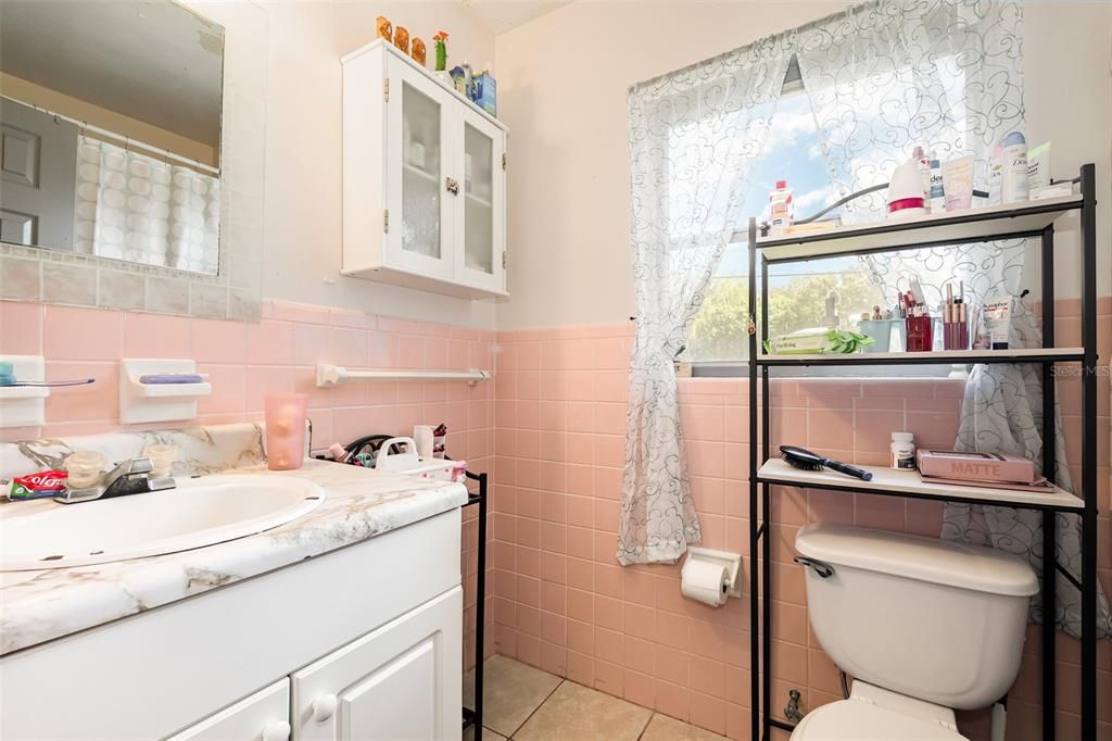 Под контрактом: $174,600 (3 спален, 1 ванн, 1065 Квадратных фут)