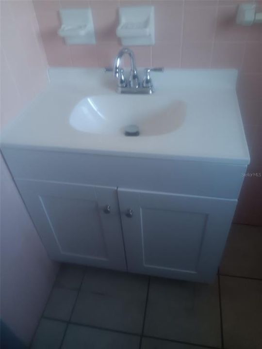 Под контрактом: $174,600 (3 спален, 1 ванн, 1065 Квадратных фут)