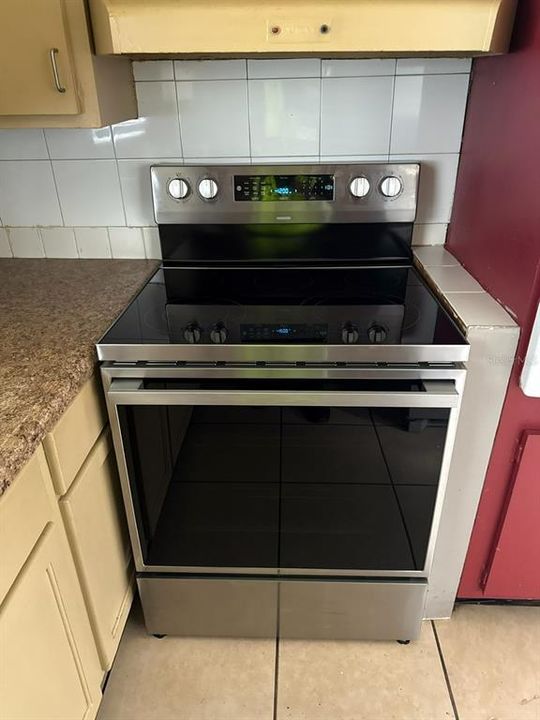 Под контрактом: $174,600 (3 спален, 1 ванн, 1065 Квадратных фут)