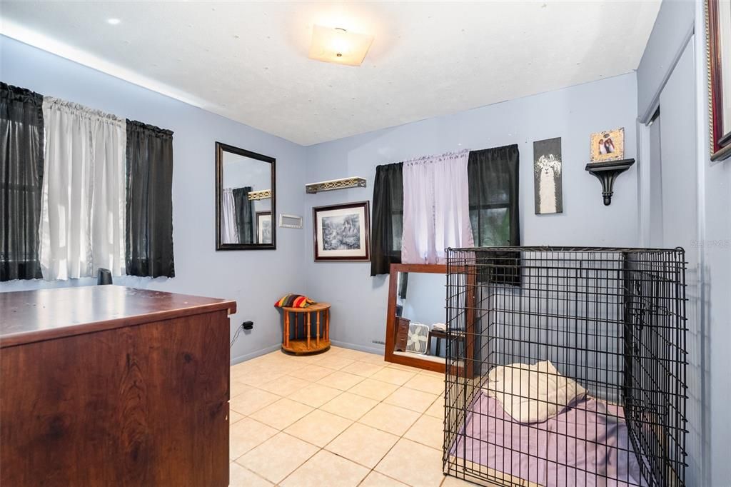 Под контрактом: $174,600 (3 спален, 1 ванн, 1065 Квадратных фут)