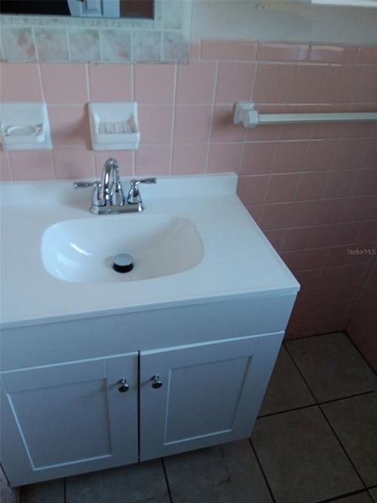 Под контрактом: $174,600 (3 спален, 1 ванн, 1065 Квадратных фут)