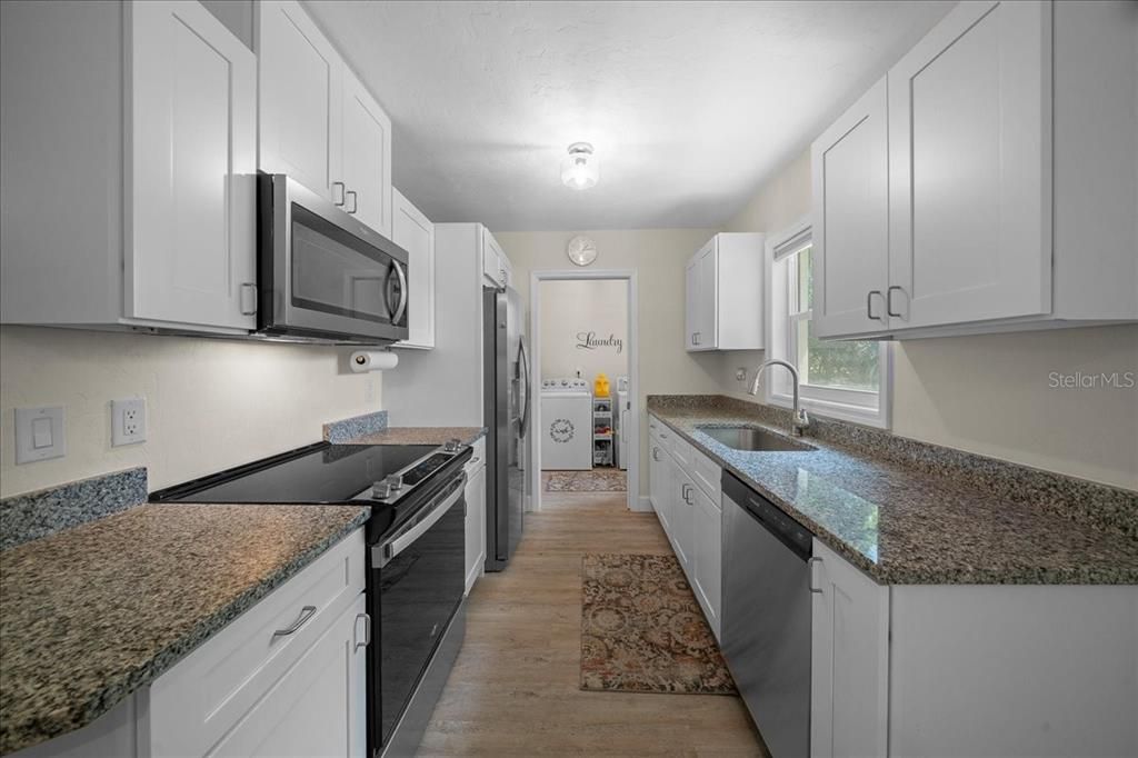 待售: $249,500 (3 贝兹, 1 浴室, 1096 平方英尺)