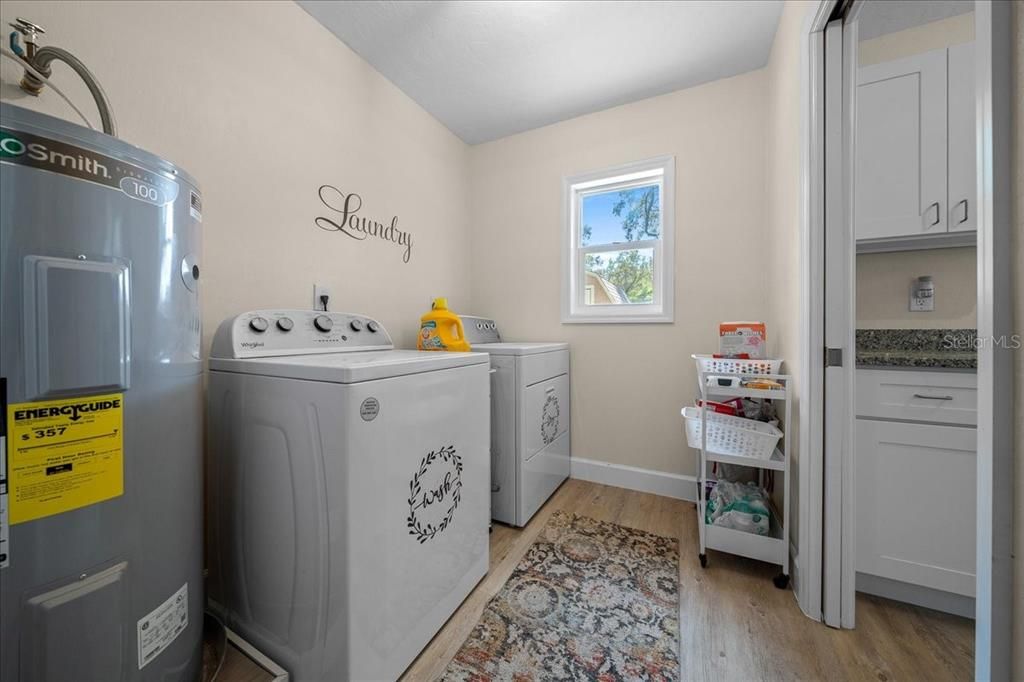 待售: $249,500 (3 贝兹, 1 浴室, 1096 平方英尺)