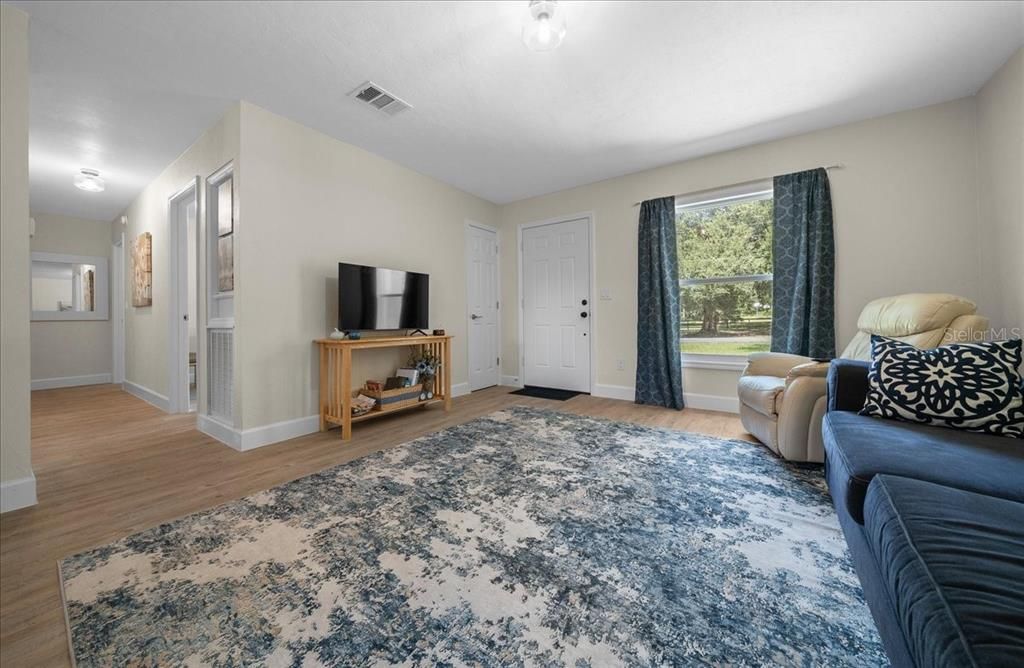 待售: $249,500 (3 贝兹, 1 浴室, 1096 平方英尺)