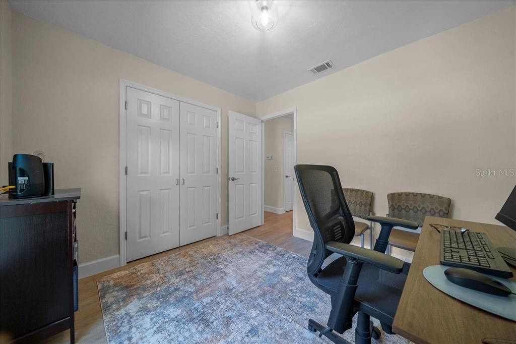 待售: $249,500 (3 贝兹, 1 浴室, 1096 平方英尺)