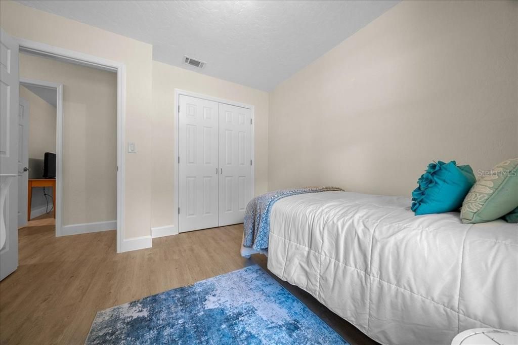 待售: $249,500 (3 贝兹, 1 浴室, 1096 平方英尺)