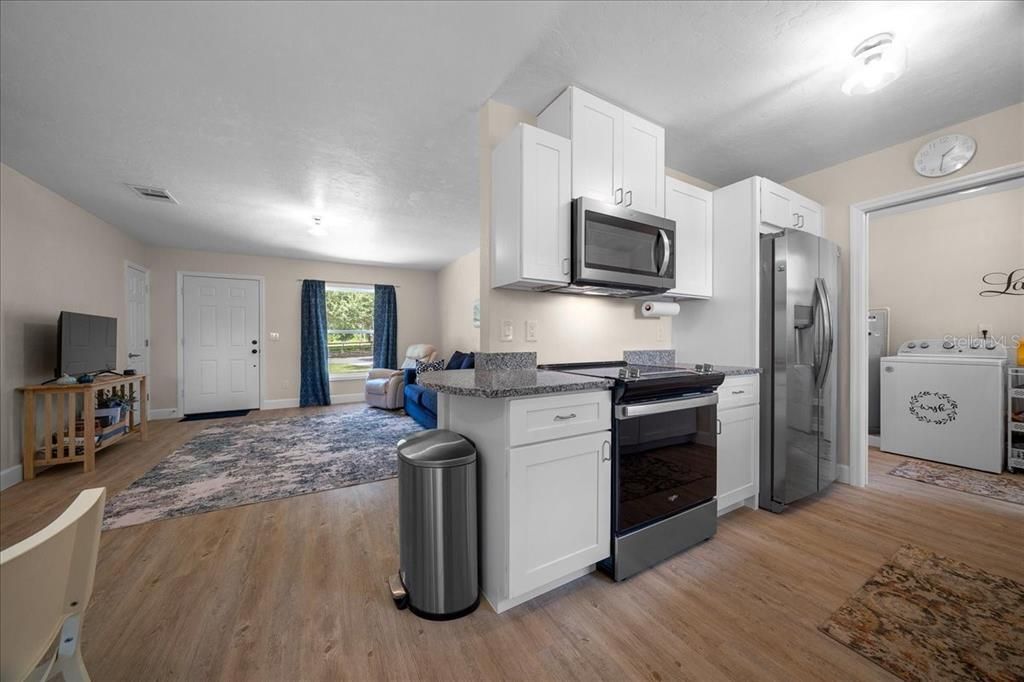 待售: $249,500 (3 贝兹, 1 浴室, 1096 平方英尺)