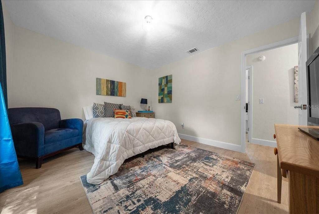 待售: $249,500 (3 贝兹, 1 浴室, 1096 平方英尺)