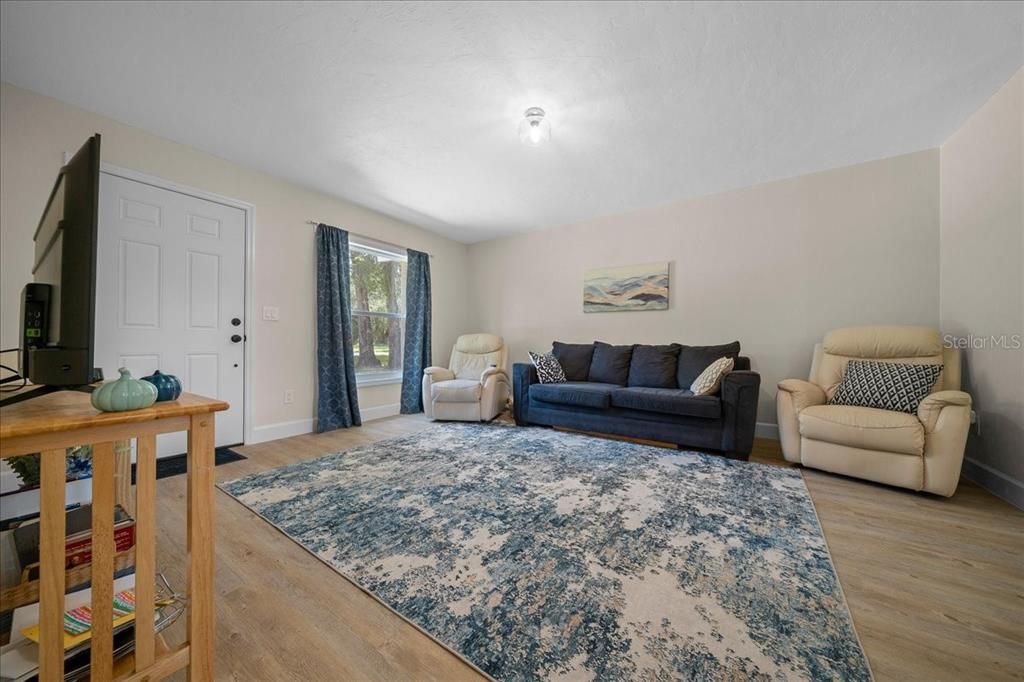 待售: $249,500 (3 贝兹, 1 浴室, 1096 平方英尺)