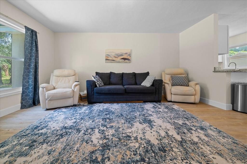 待售: $249,500 (3 贝兹, 1 浴室, 1096 平方英尺)