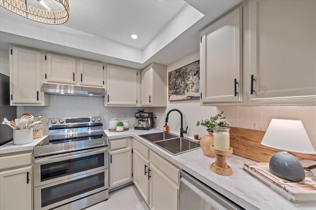 For Rent: $2,100 (2 beds, 2 baths, 1177 Square Feet)