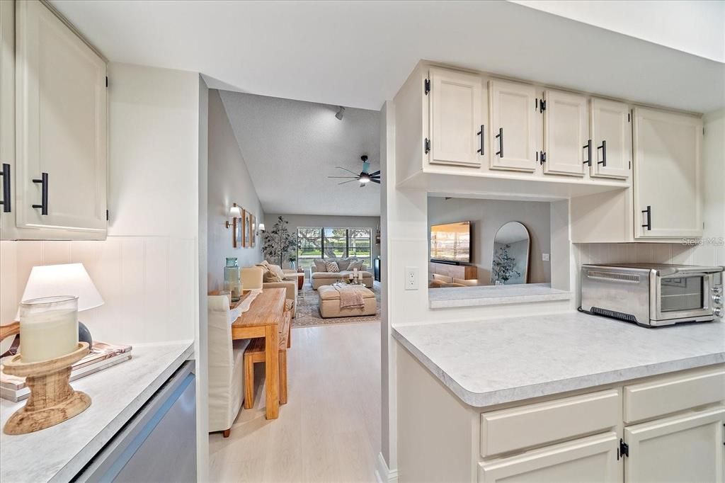 For Rent: $2,100 (2 beds, 2 baths, 1177 Square Feet)