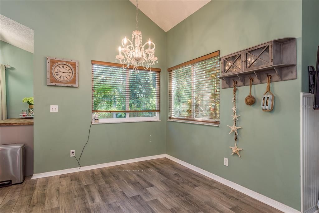 Activo con contrato: $489,000 (3 camas, 2 baños, 1423 Pies cuadrados)