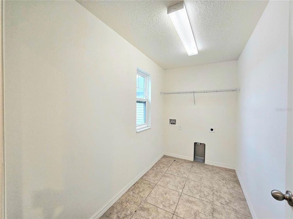For Rent: $4,300 (3 beds, 2 baths, 2347 Square Feet)