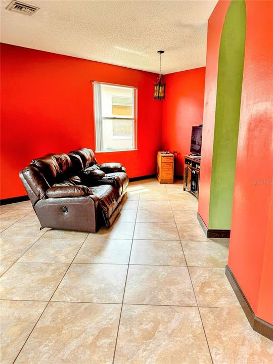 Active With Contract: $378,000 (3 beds, 2 baths, 1494 Square Feet)