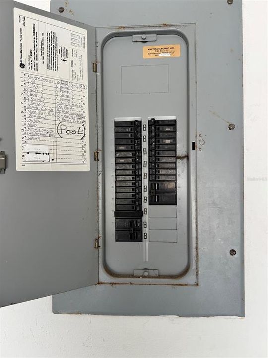 Active With Contract: $378,000 (3 beds, 2 baths, 1494 Square Feet)