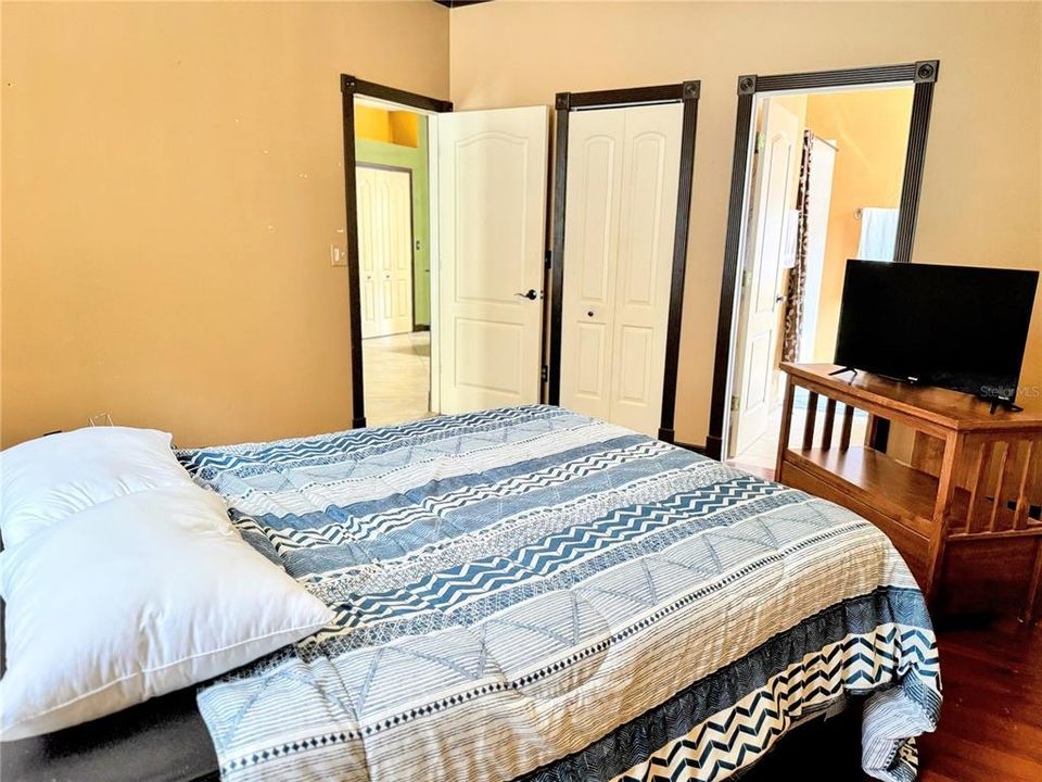 Active With Contract: $378,000 (3 beds, 2 baths, 1494 Square Feet)