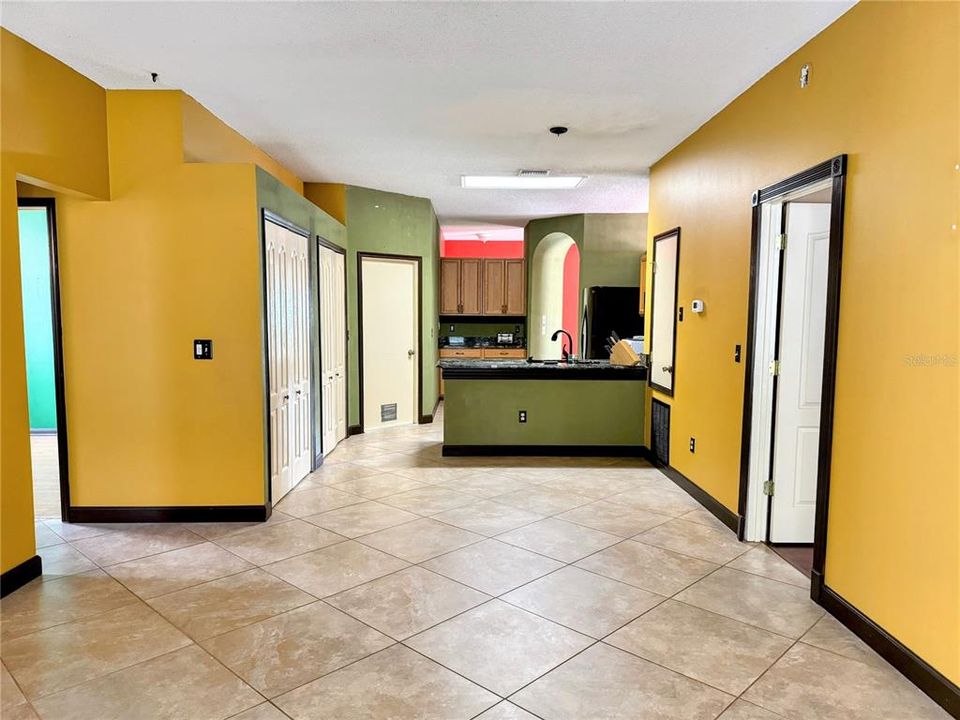 Active With Contract: $378,000 (3 beds, 2 baths, 1494 Square Feet)