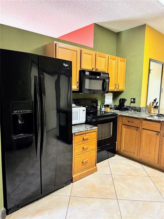 Active With Contract: $378,000 (3 beds, 2 baths, 1494 Square Feet)